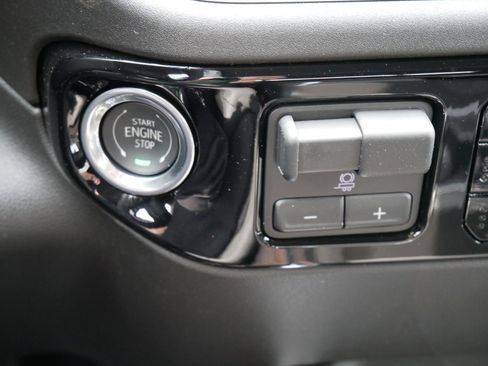 New 2025 GMC Sierra 2500 SLT w/ SLT Premium Package image 12