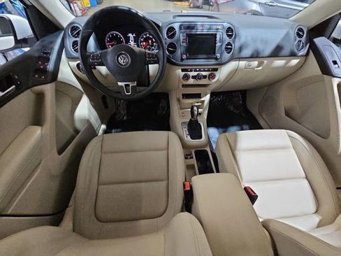 Used 2017 Volkswagen Tiguan S image 14