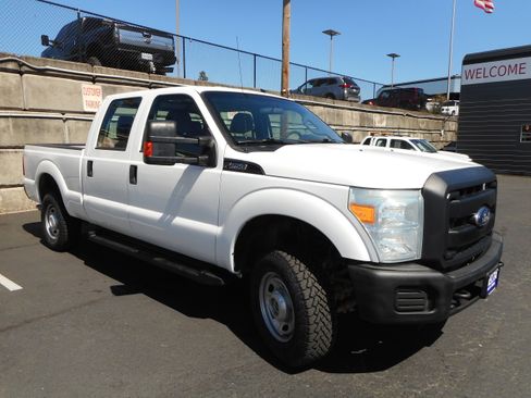 Used 2016 Ford F250 XL w/ Power Equipment Group AWD/4WD image 1
