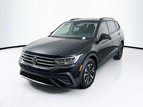 Used 2024 Volkswagen Tiguan S image 3