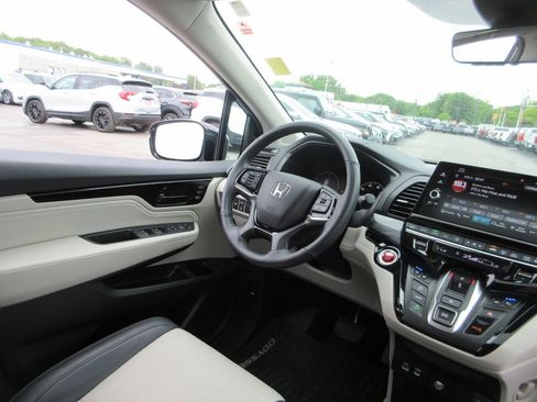 Used 2025 Honda Odyssey Elite image 27