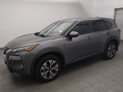 Used 2022 Nissan Rogue SV FWD image 2