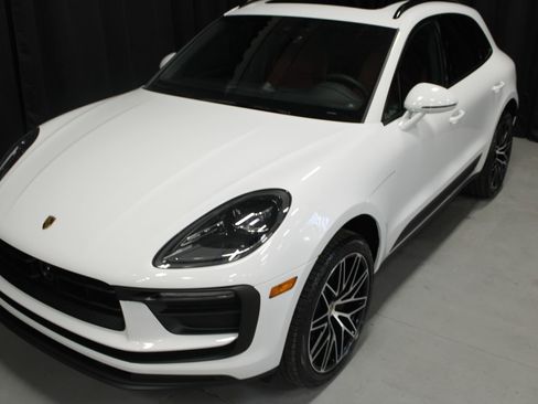 New 2026 Porsche Macan AWD/4WD image 9