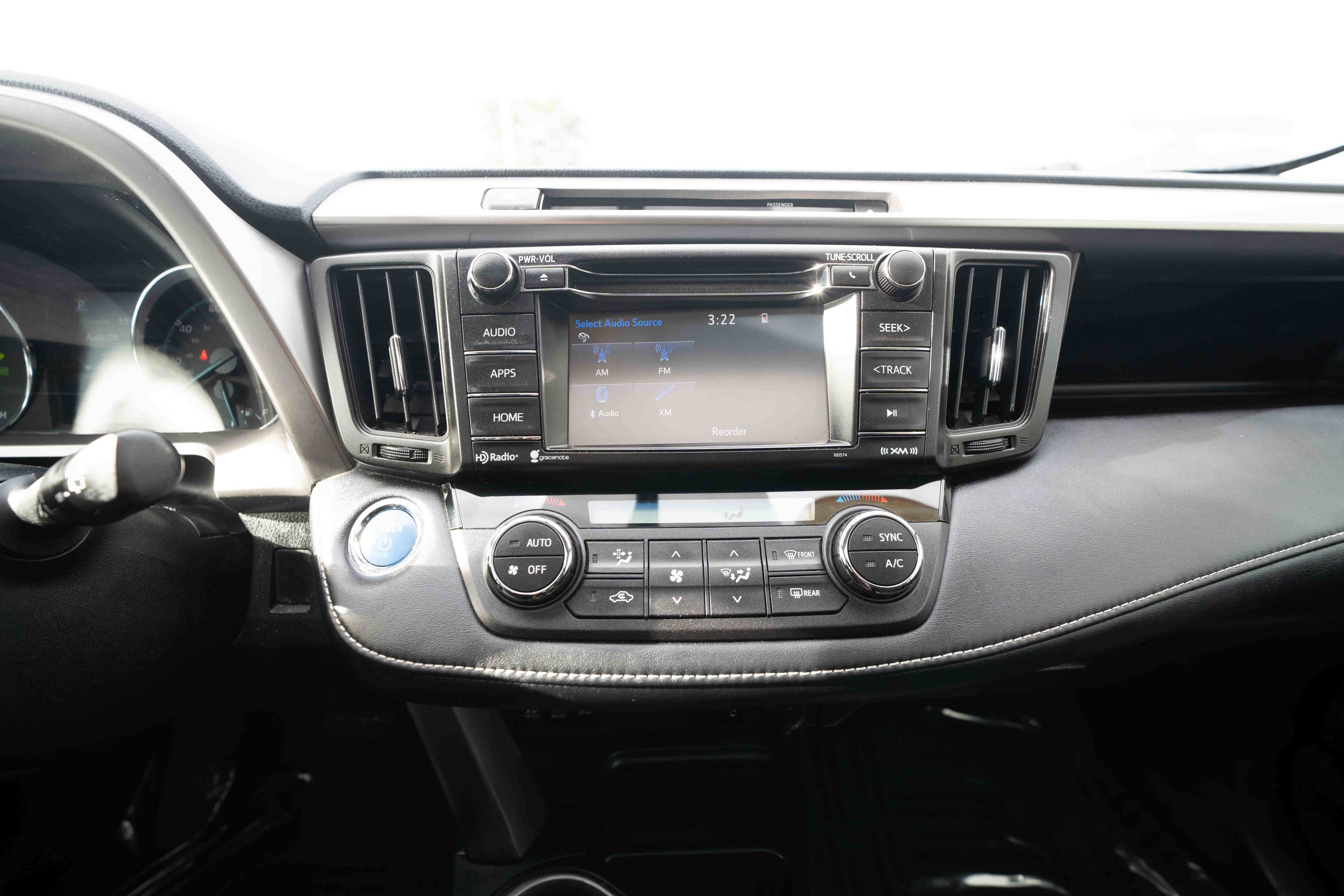 Used 2016 Toyota RAV4 XLE AWD/4WD image 17