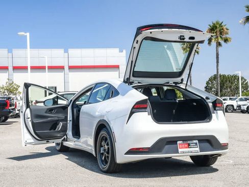 Used 2024 Toyota Prius LE FWD image 26