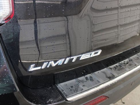 Used 2023 Ford Explorer Limited image 24