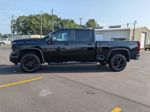 Used 2025 Chevrolet Silverado 2500 LT w/ Trail Boss Package AWD/4WD image 2