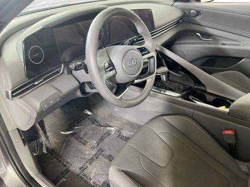 Used 2023 Hyundai Elantra SEL w/ Convenience Package FWD image 9