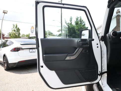 Used 2018 Jeep Wrangler Unlimited Sport S AWD/4WD image 29
