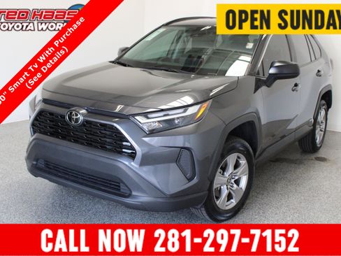 Used 2025 Toyota RAV4 LE AWD/4WD image 1
