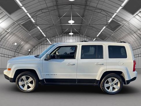 Used 2014 Jeep Patriot Limited w/ Sun/Sound Group image 2