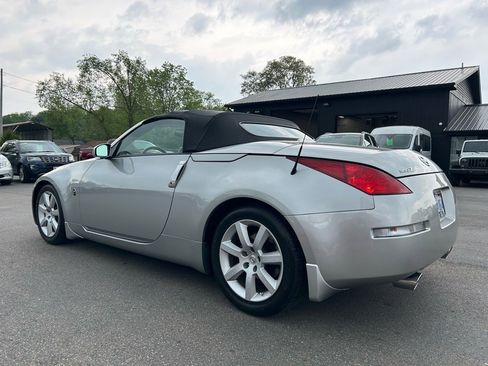 Used 2005 Nissan 350Z Touring image 19