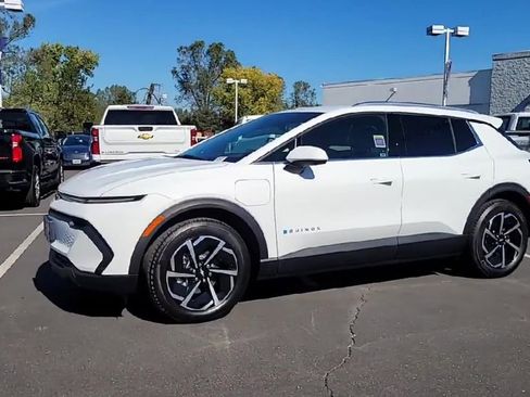 New 2026 Chevrolet Equinox EV LT image 5