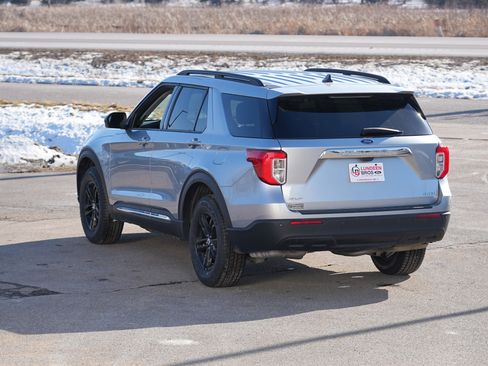 Used 2023 Ford Explorer XLT image 6
