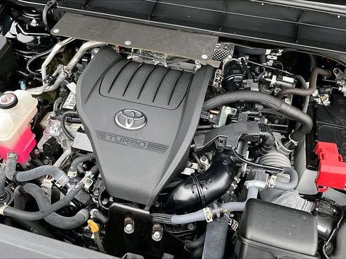 Certified 2023 Toyota Highlander XLE image 32