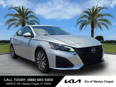 Used 2023 Nissan Altima 2.5 SV FWD image 1