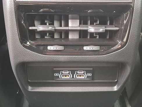 Used 2025 Jeep Grand Cherokee Laredo image 26