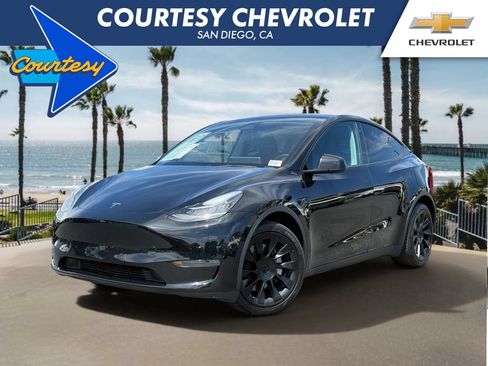 Used 2023 Tesla Model Y Long Range AWD/4WD image 1