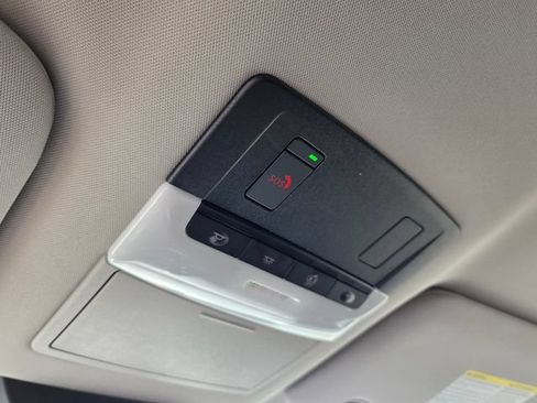 Used 2025 Nissan Pathfinder SV FWD image 38