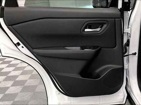 New 2026 Nissan Rogue SV FWD image 32