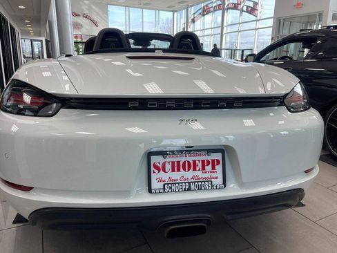 Used 2017 Porsche 718 Boxster image 4