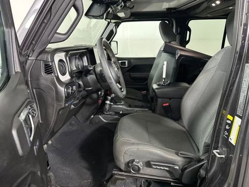 Used 2024 Jeep Wrangler Unlimited image 11