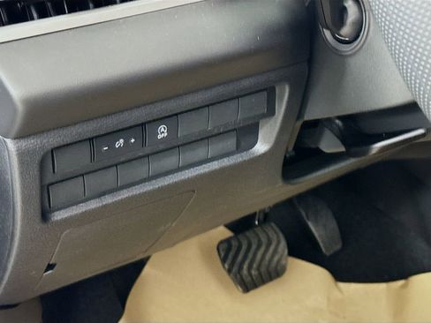 New 2026 Mitsubishi Outlander ES FWD image 10