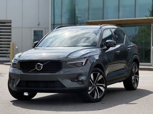 Certified 2026 Volvo XC40 B4 Plus FWD image 1