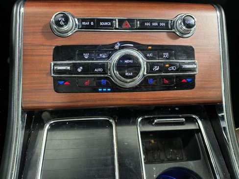 Used 2021 Lincoln Aviator Reserve w/ Equipment Group 201A RWD image 17