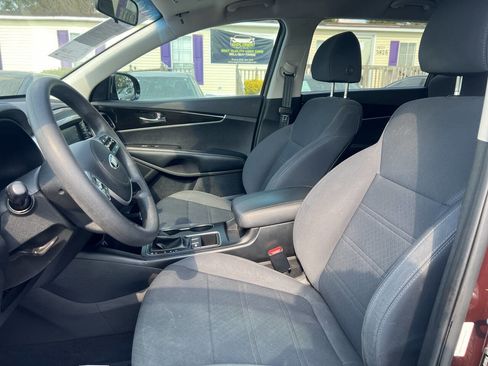 Used 2019 Kia Sorento FWD V6 image 12