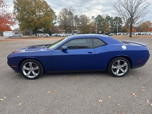 Used 2018 Dodge Challenger SXT w/ Super Sport Group (SS/T) image 2