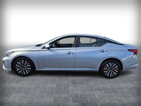 Used 2023 Nissan Altima 2.5 SV image 4