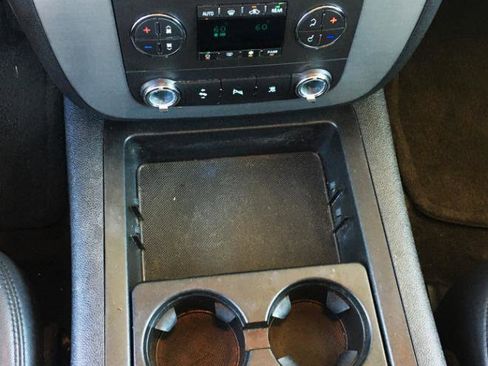 Used 2011 GMC Yukon SLT w/ SLT-2 Equipment Package image 28