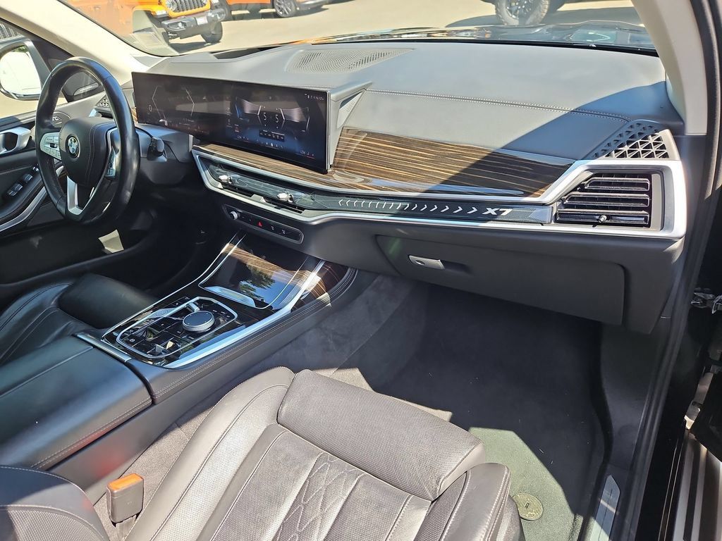 Used 2025 BMW X7 xDrive40i w/ Premium Package AWD/4WD image 17