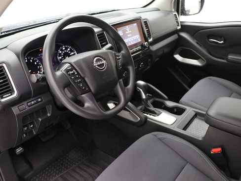 Used 2023 Nissan Frontier SV image 16