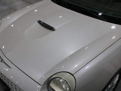 Used 2005 Ford Thunderbird 50th Anniversary RWD image 33