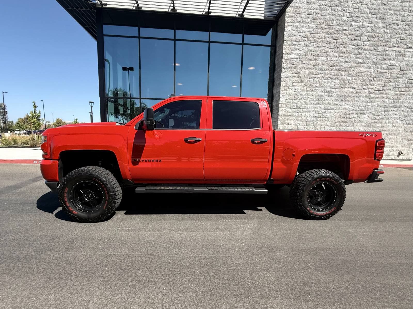 Used 2018 Chevrolet Silverado 1500 Custom w/ Custom Convenience Package AWD/4WD image 12