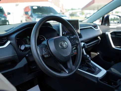 Used 2023 Toyota RAV4 LE FWD image 5