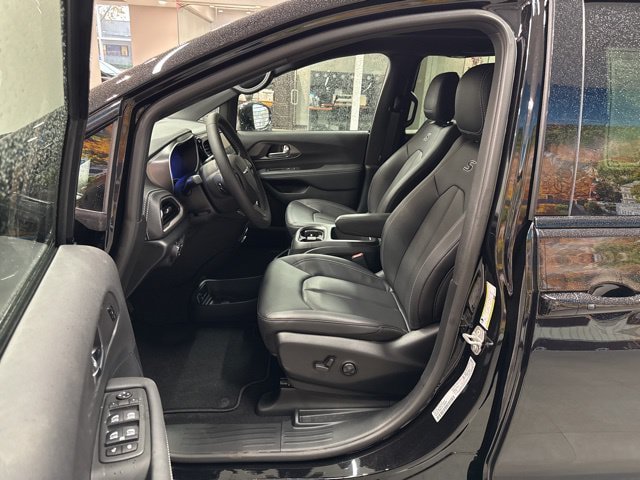 New 2026 Chrysler Pacifica Select w/ S Appearance Package FWD image 23