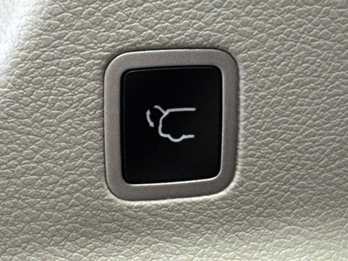Used 2022 Chrysler Pacifica Touring-L FWD image 31