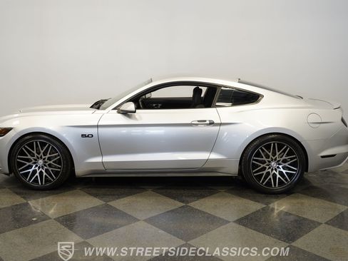 Used 2015 Ford Mustang GT RWD image 8