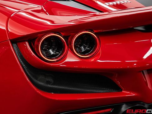 Used 2022 Ferrari F8 Tributo *PASSENGER DISPLAY * SUSPENSIO image 21