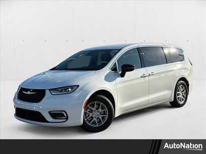 New 2026 Chrysler Pacifica Select
