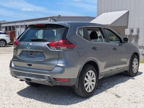Used 2018 Nissan Rogue S image 5
