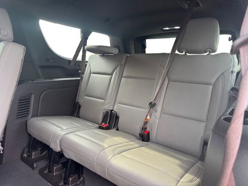Used 2022 Chevrolet Suburban LT image 11