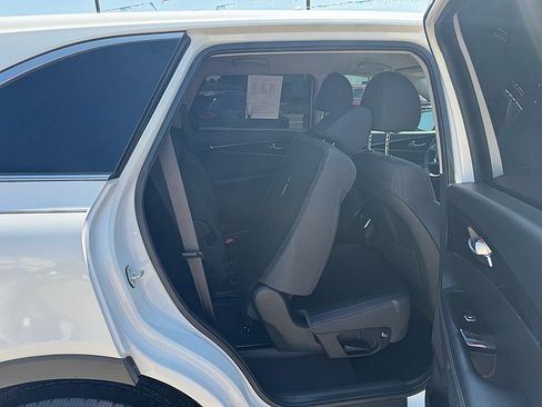 Used 2020 Kia Sorento LX FWD image 23