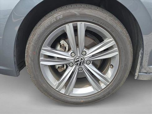 Used 2024 Volkswagen Jetta SE FWD image 24
