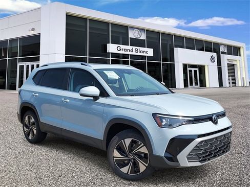 New 2025 Volkswagen Taos SE image 1