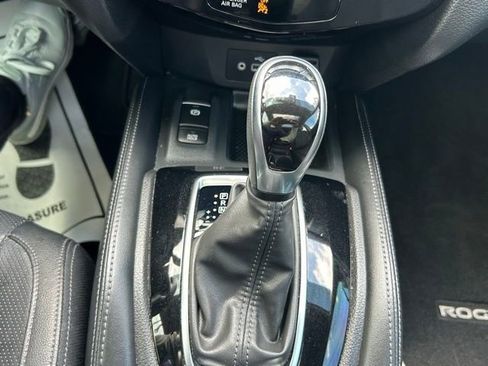 Used 2020 Nissan Rogue SL w/ Premium Package image 26