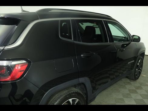 Certified 2022 Jeep Compass Limited w/ Sun and Sound Group AWD/4WD image 20
